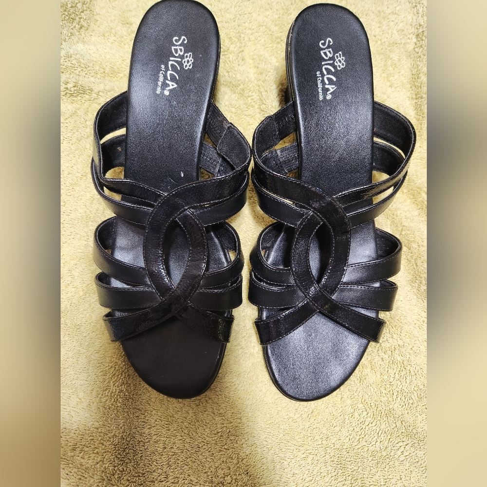Women's Heeled Sandals - Picture 2 of 7